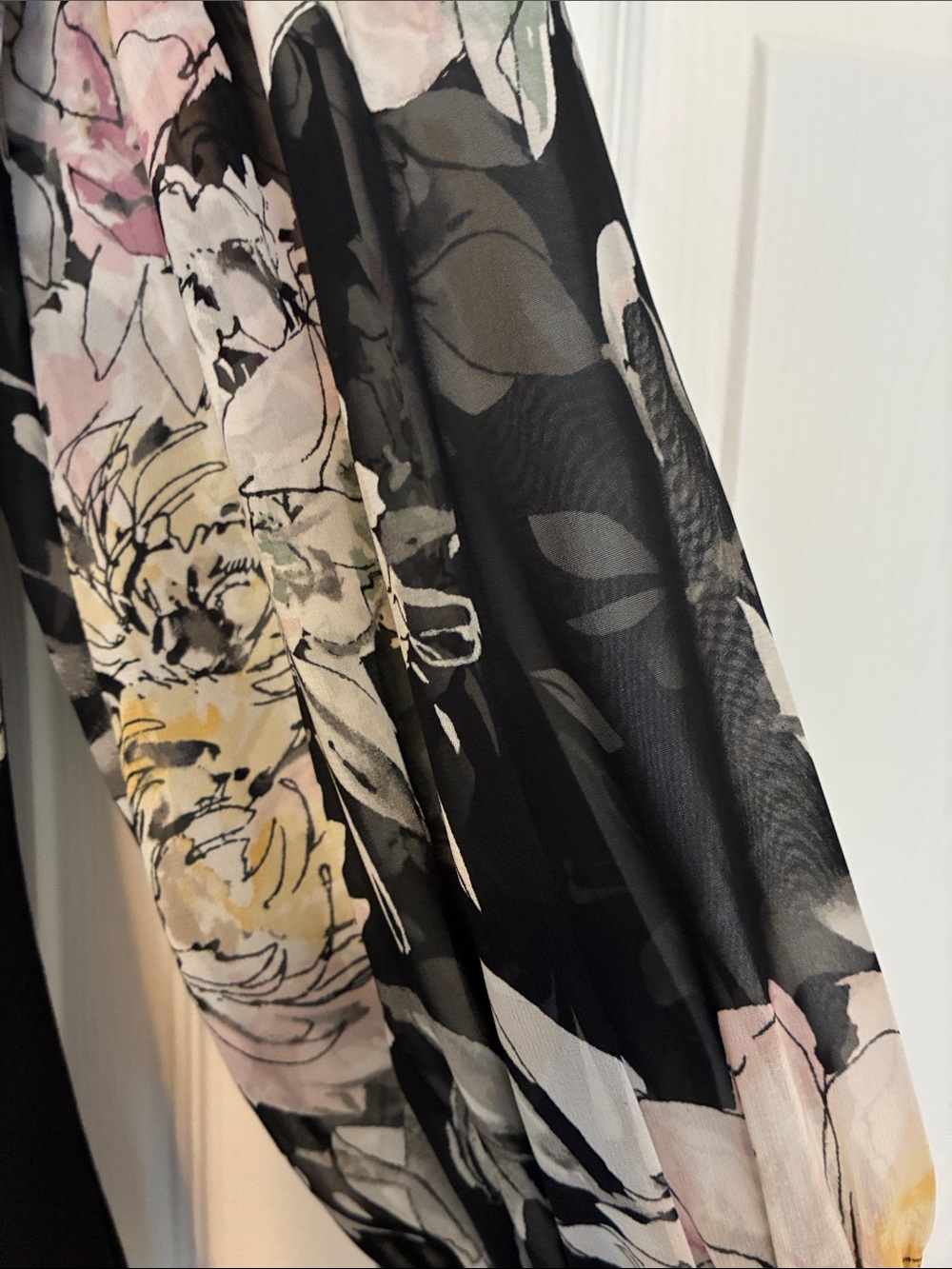 Pretty Black Floral Blouse - Picture 6 of 8